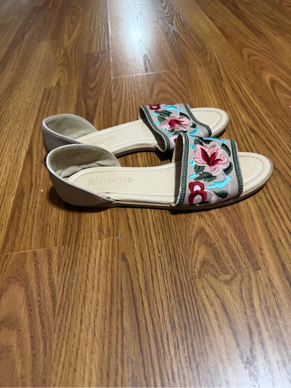 Restricted Brand Floral Stitching Women’s Embroidered Boho Cottagecore Flats 7.5 - Picture 2 of 7